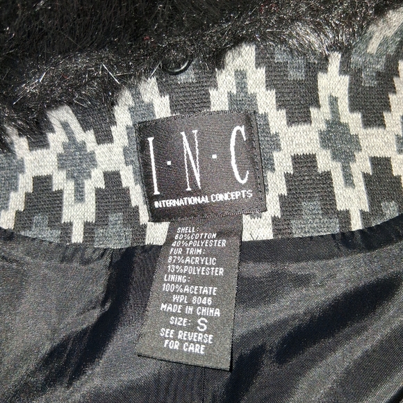 INC International Concepts Wimen Size S Black and Gray Zigzag Cape - Picture 12 of 16
